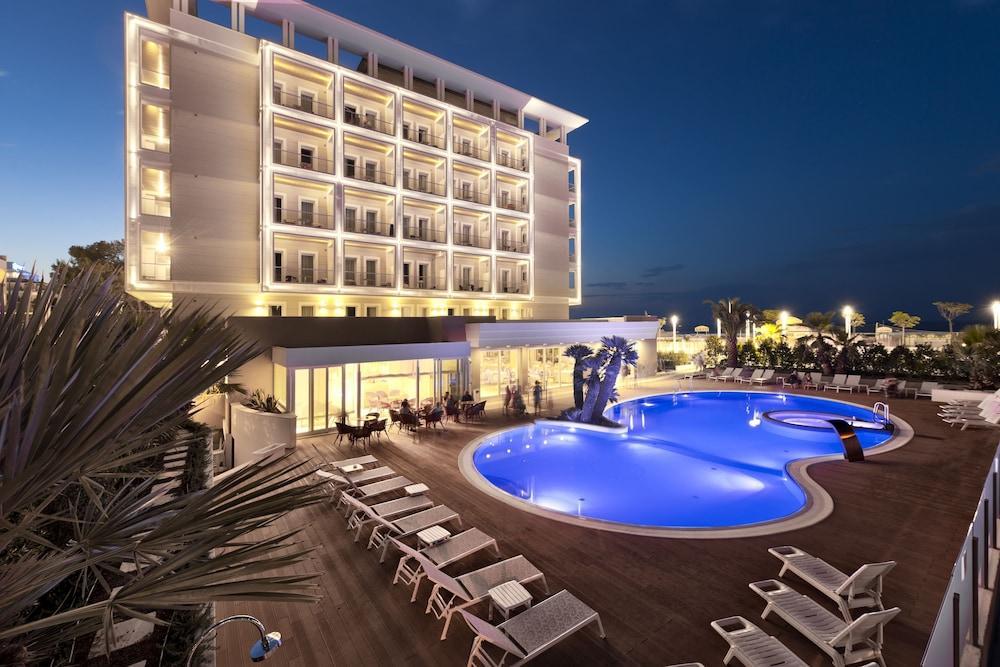 Ambasciatori Luxury Resort Риччоне Экстерьер фото